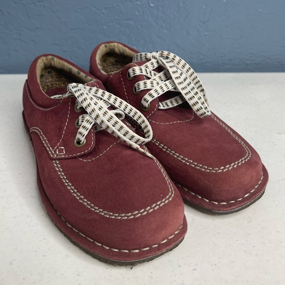 Simple brand lace up boat shoe women size 5.5 model 9132/cranberry color